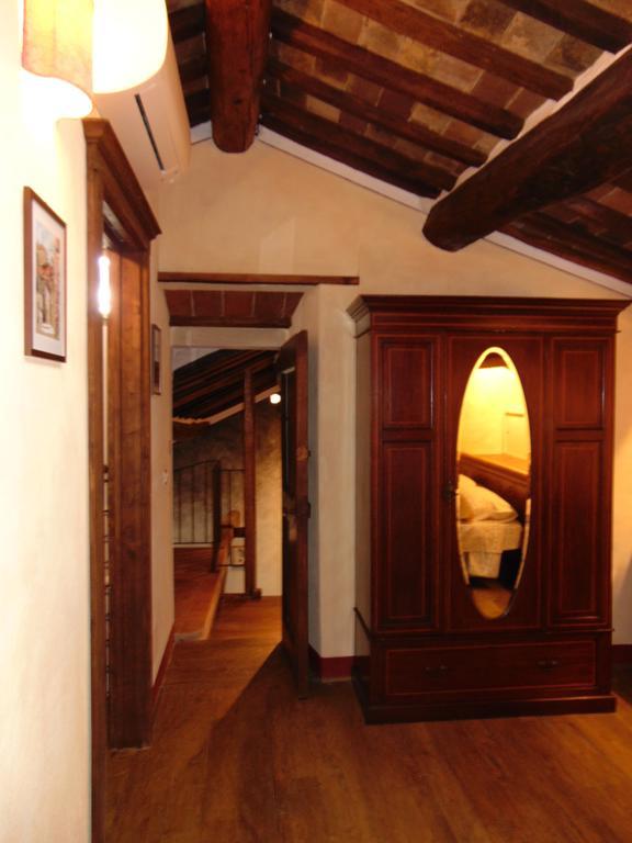 Domus Ghibellinae- Fonte Di San Benedetto Daire Cortona Oda fotoğraf
