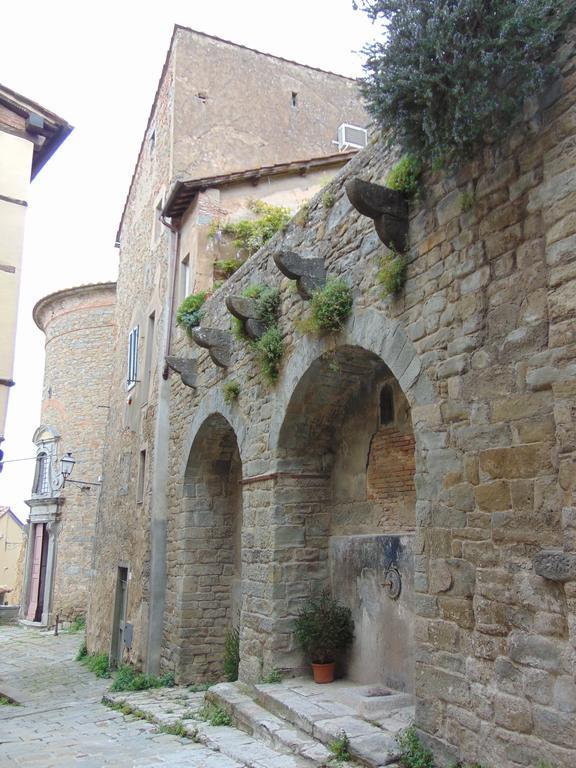 Domus Ghibellinae- Fonte Di San Benedetto Daire Cortona Oda fotoğraf